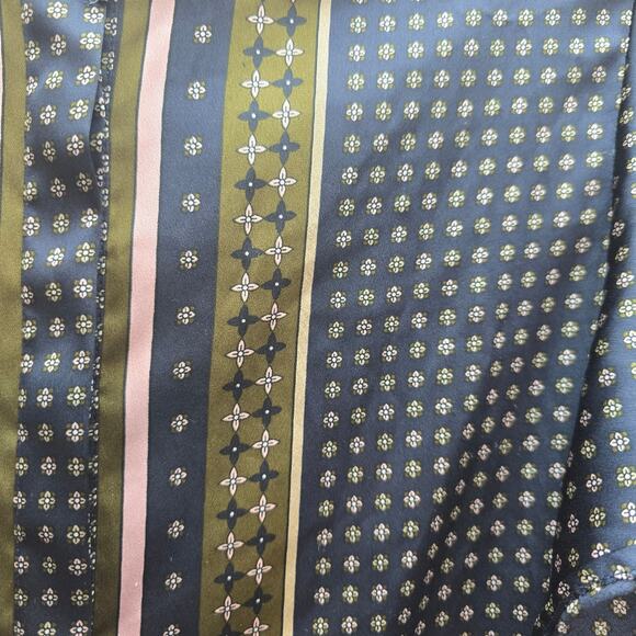 Ann Taylor Floral Flutter Sleeves Button Up Blouse Top Multicolor Size Medium - Picture 3 of 7